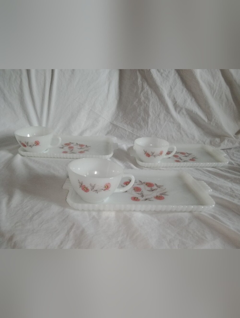 Vintage Fire King Fleurette Flower Floral Tea Set Plate Teacup For 3 Spring Time